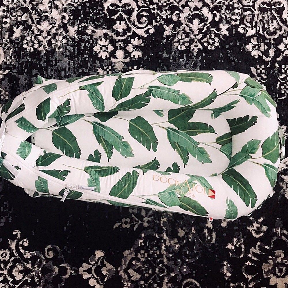 Dock A Tot Deluxe with Banana Leaves Cover